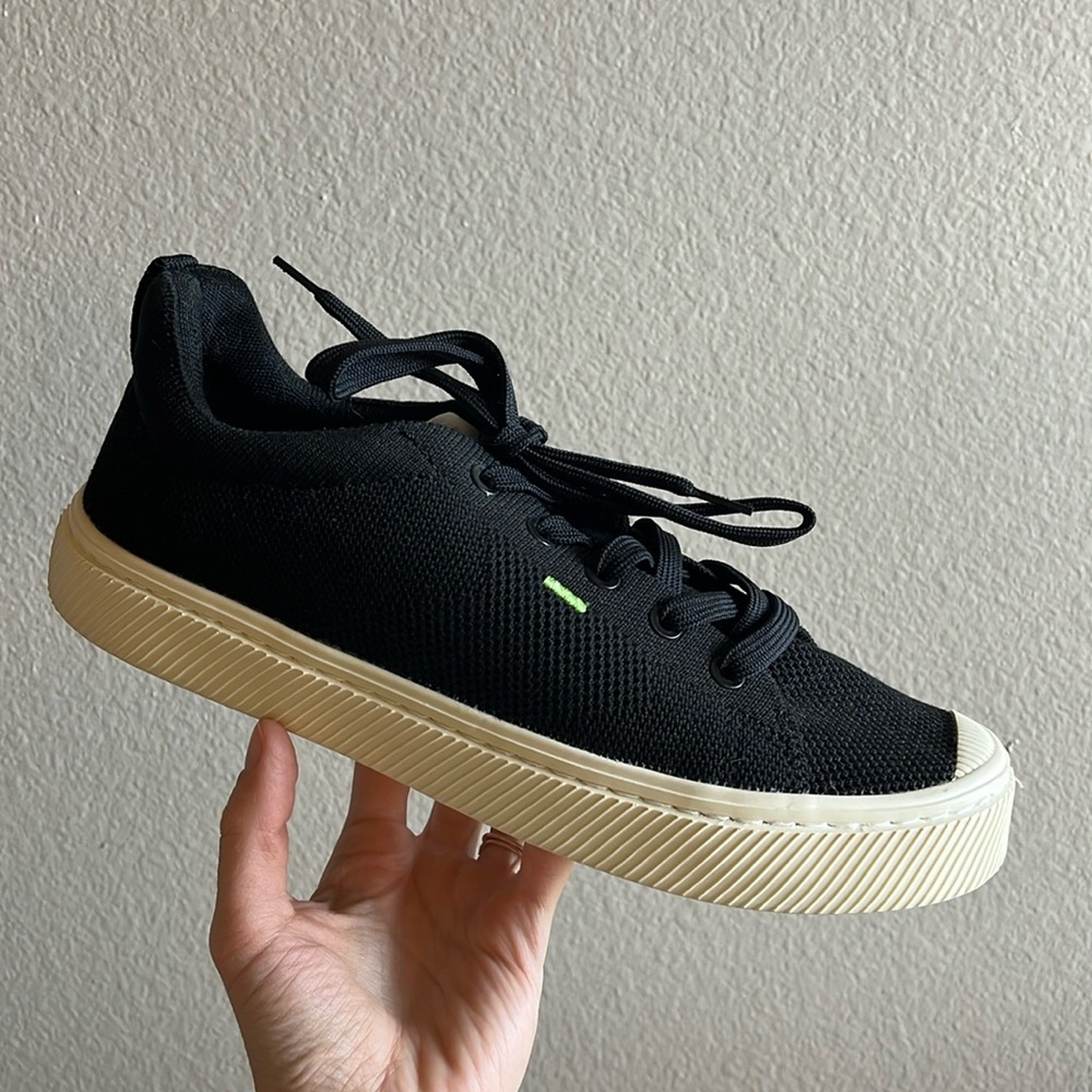 Cariuma IBI Like New Black Sneakers Women’s Size 8.5 Men’s Size 7